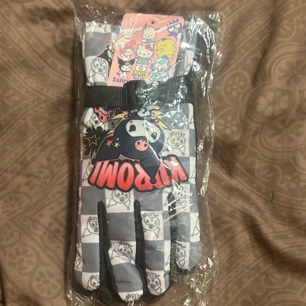 Kuromi Checkered Gloves with Black and Gray